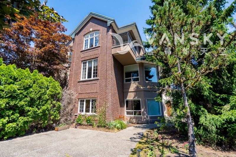 251215180546_1751 Hampton Drive Coquitlam-40.jpg